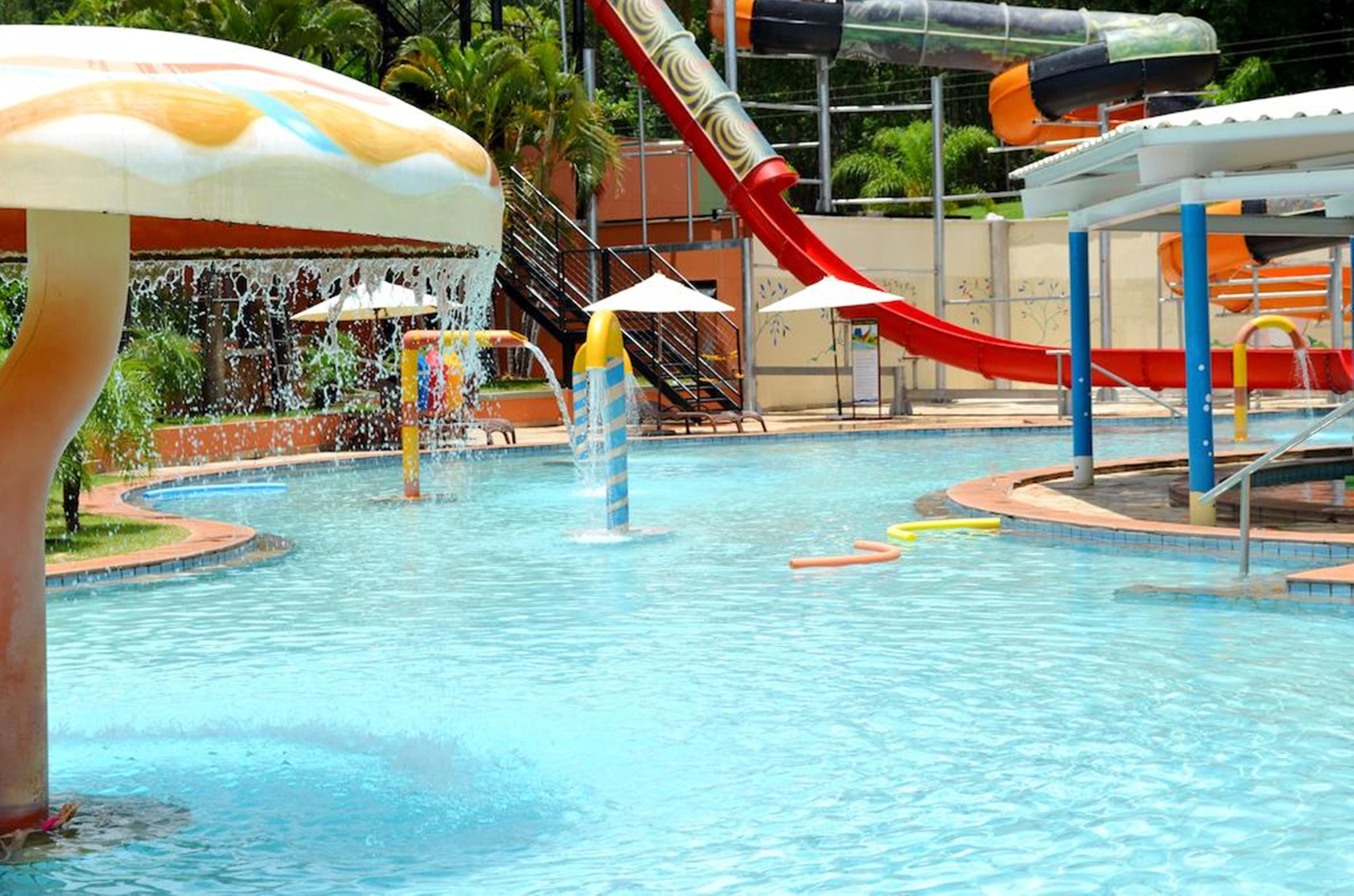 Blue Tree Thermas De Lins Resort Exterior foto Splash Island