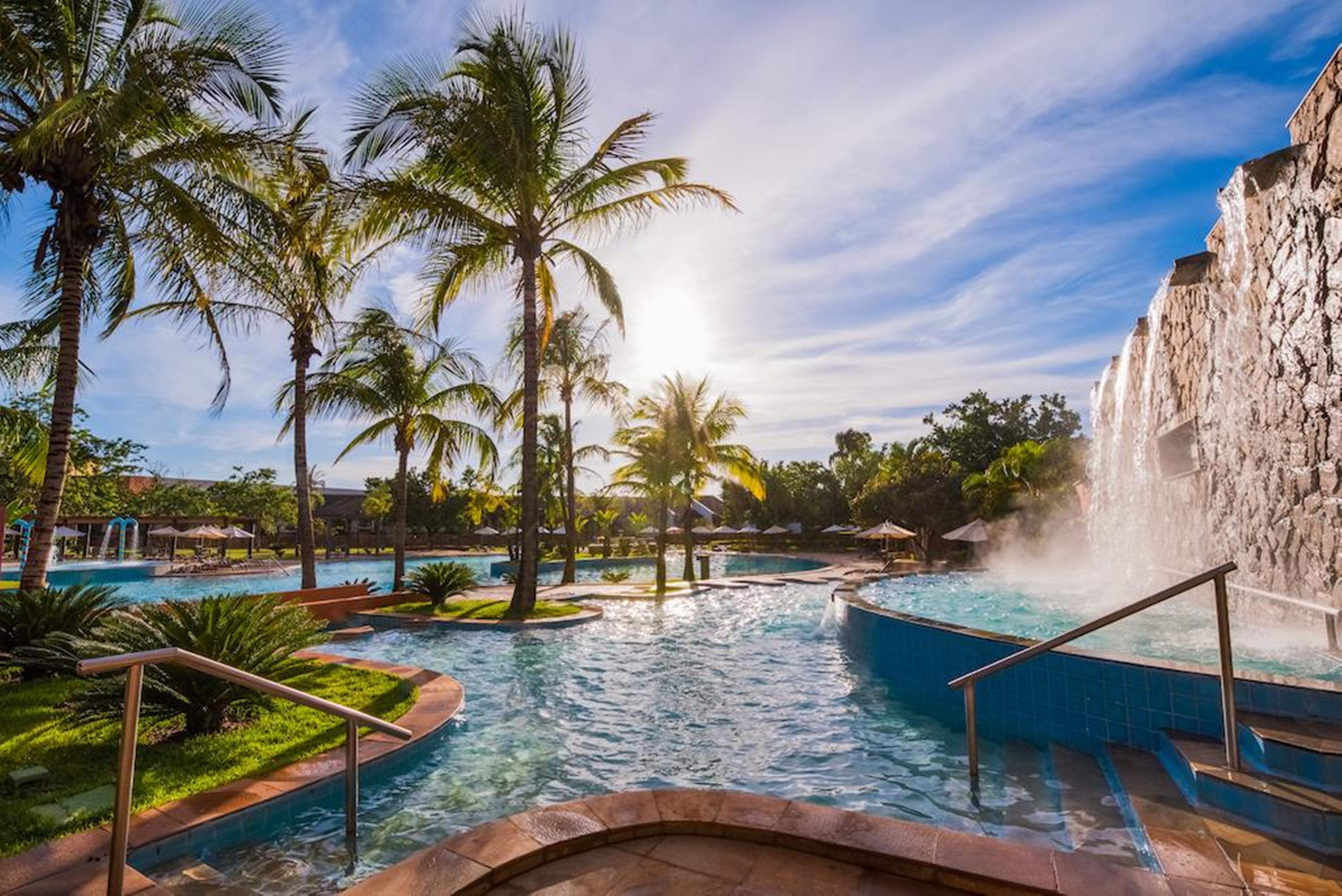 Blue Tree Thermas De Lins Resort Exterior foto The pool at the resort