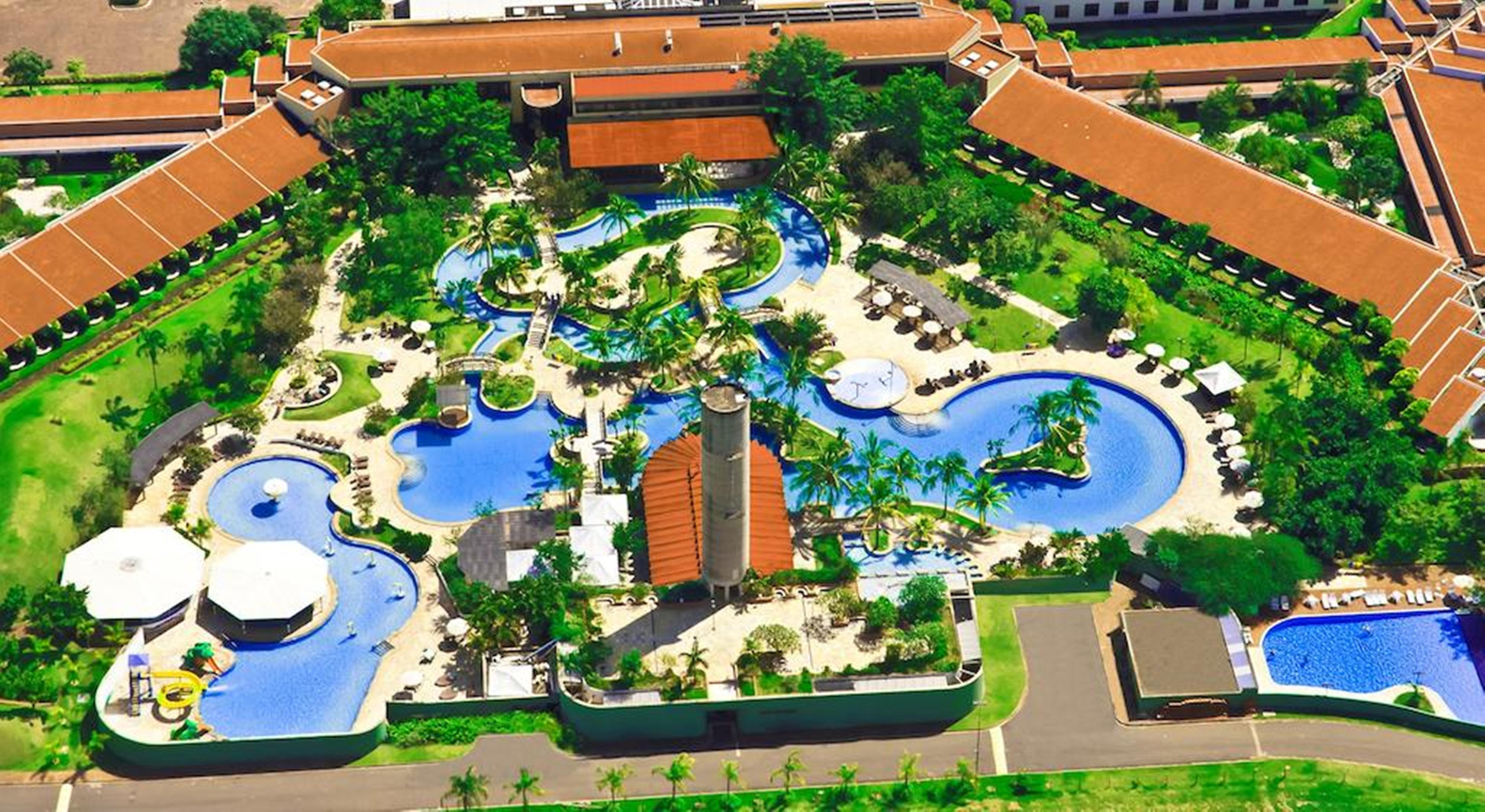 Blue Tree Thermas De Lins Resort Exterior foto Aerial view of the resort