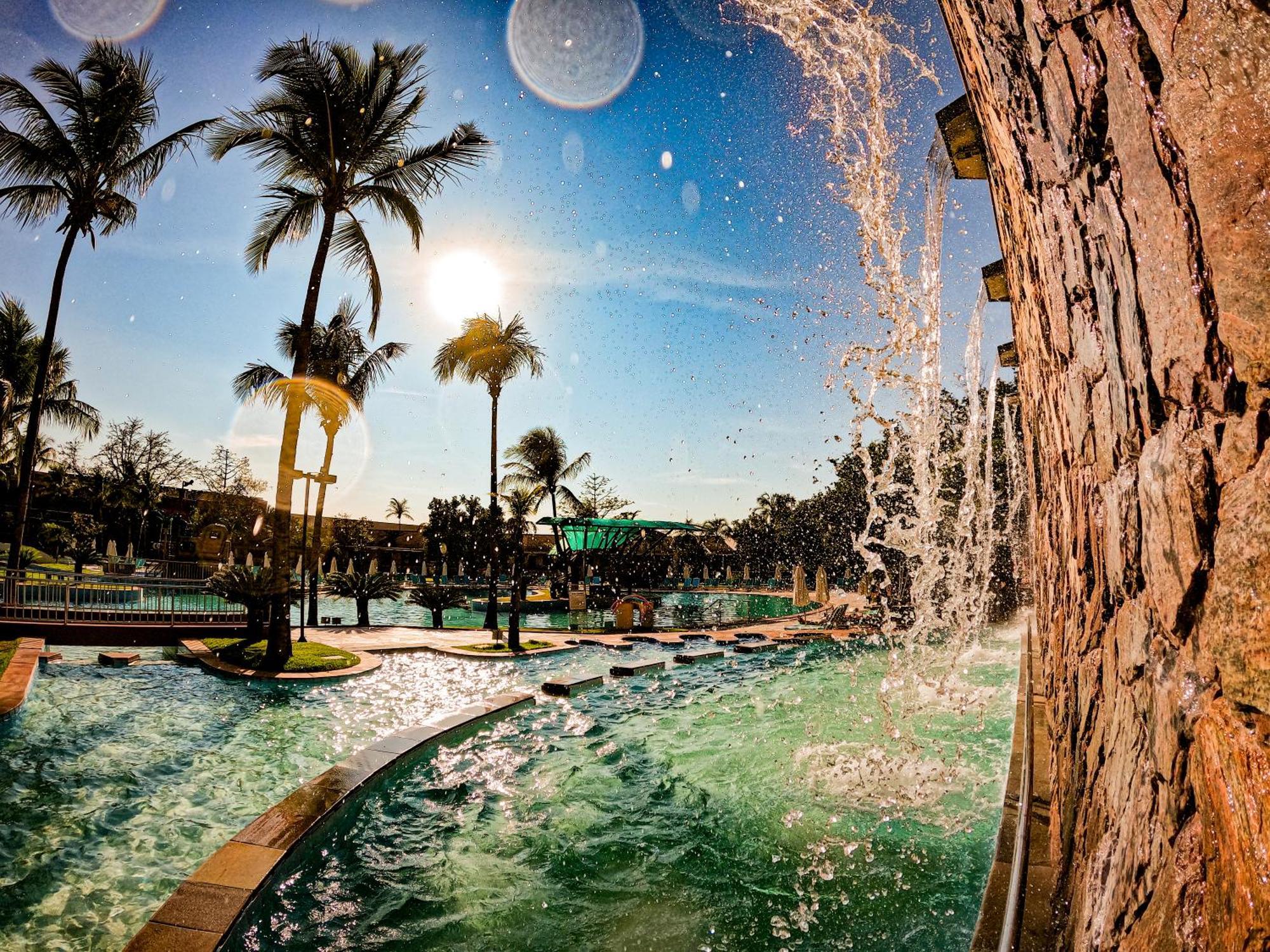 Blue Tree Thermas De Lins Resort Exterior foto The resort's lagoon