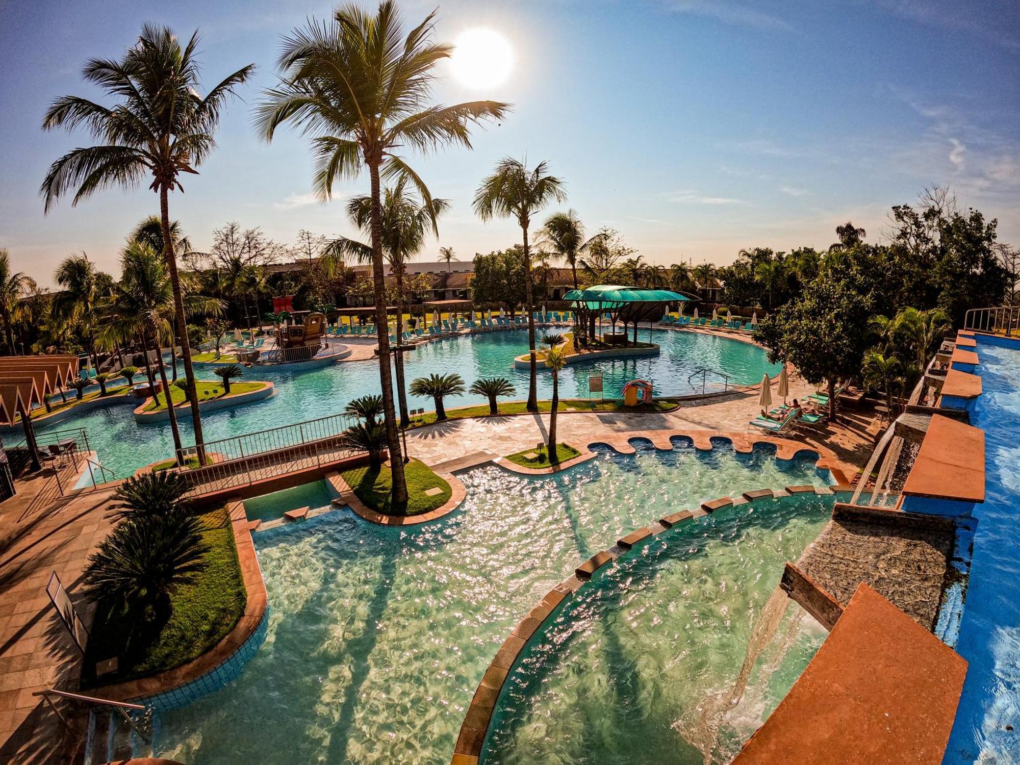 Blue Tree Thermas De Lins Resort Exterior foto The water park at the Royal Paradise Hotel and Spa