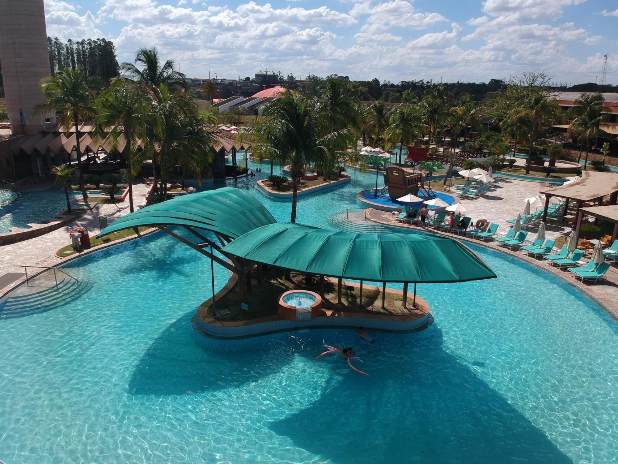 Blue Tree Thermas De Lins Resort Exterior foto The swimming pool at the Hard Rock Hotel