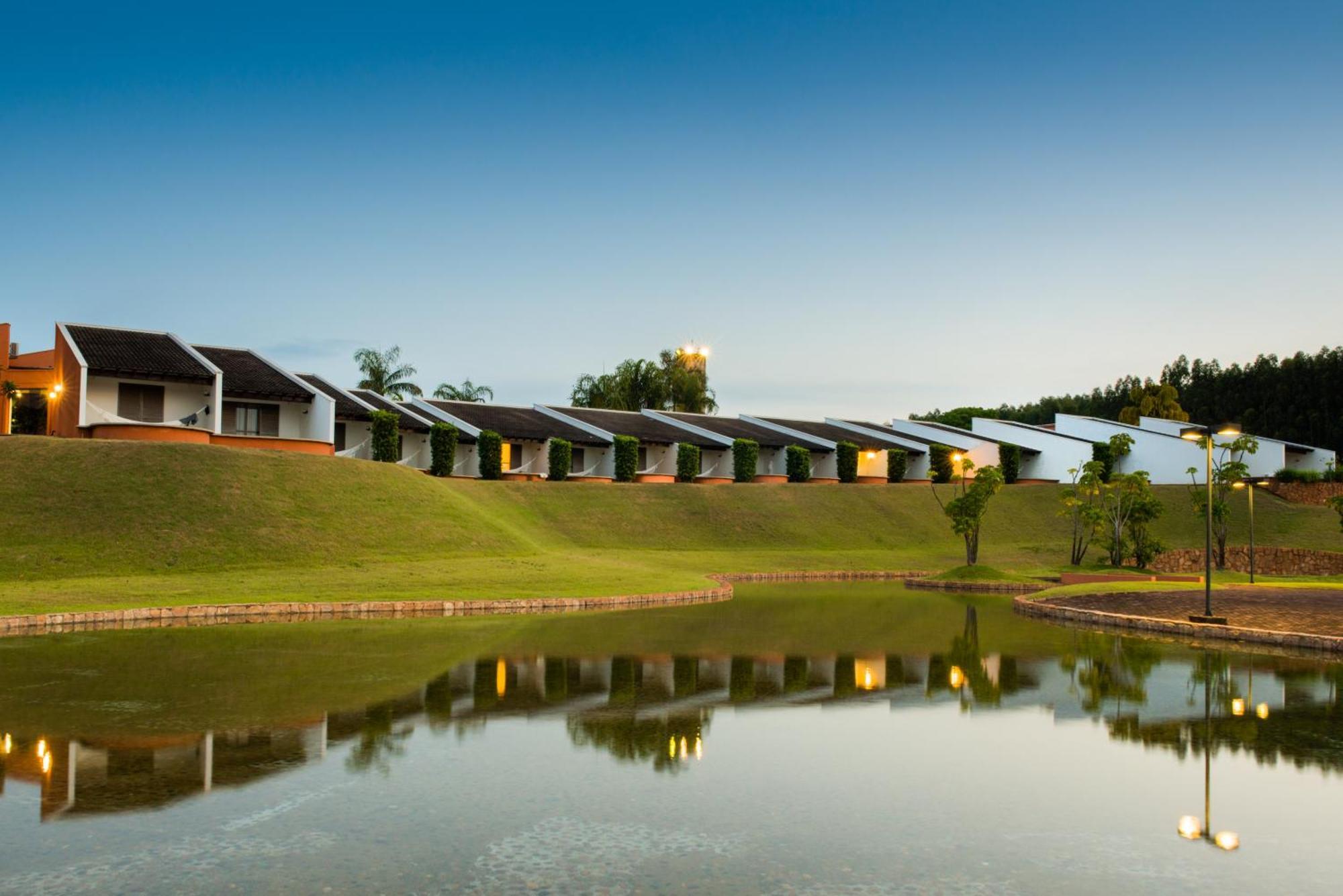 Blue Tree Thermas De Lins Resort Exterior foto The Village