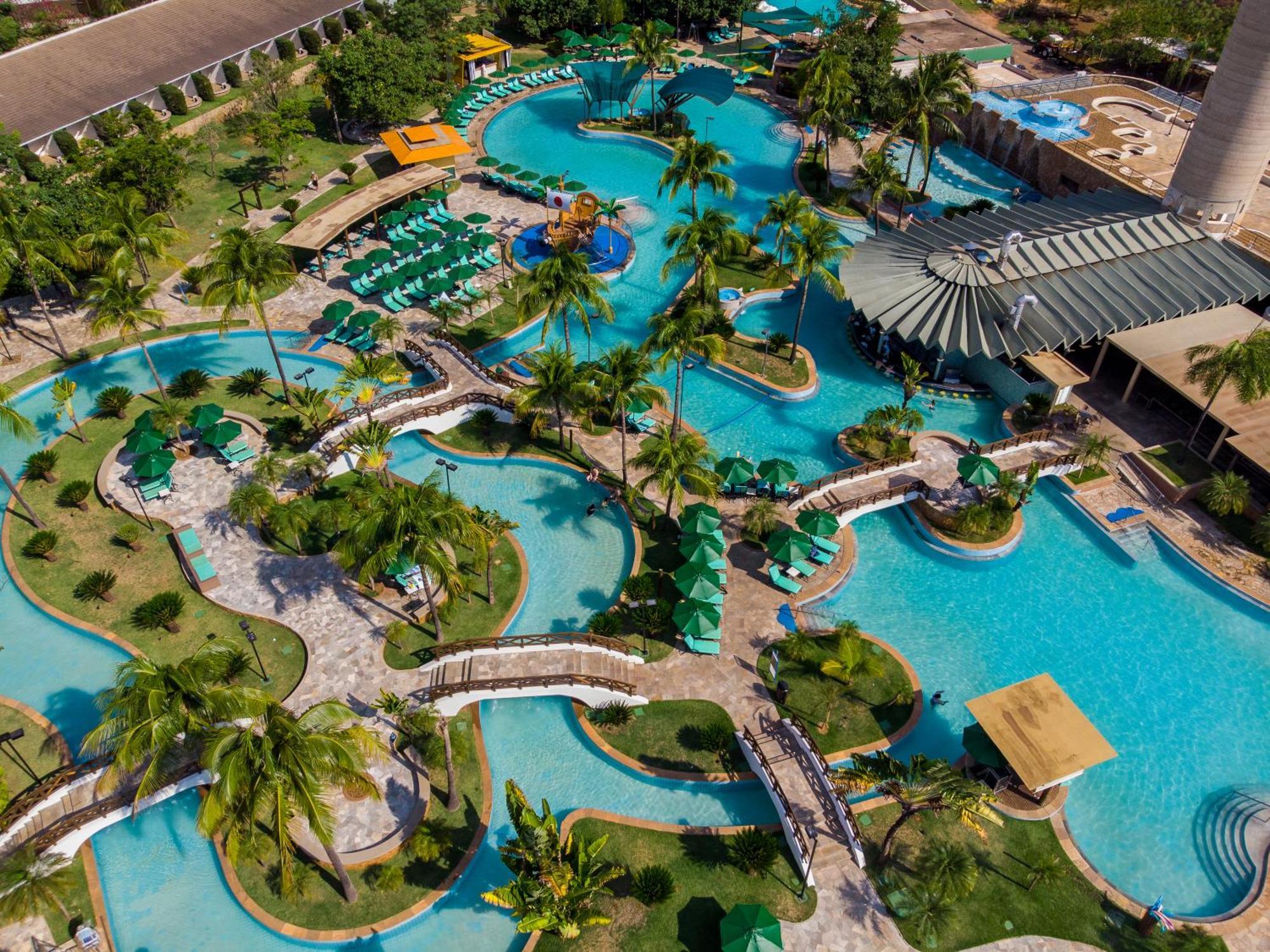 Blue Tree Thermas De Lins Resort Exterior foto Aerial view of the water park
